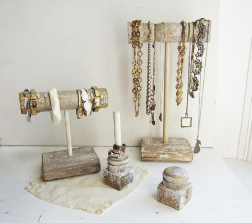 Etsy-Finds-Living-Vintage-jewelry-display-using-reclaimed-wood