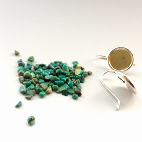 Turquoise+chip+resin+earrings+tutorial